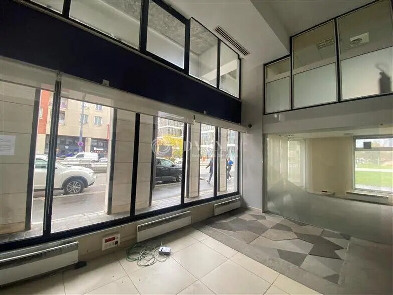 Commerce de détail dans Montigny-le-Bretonneux à louer - Photo intérieure - Image 2 de 4