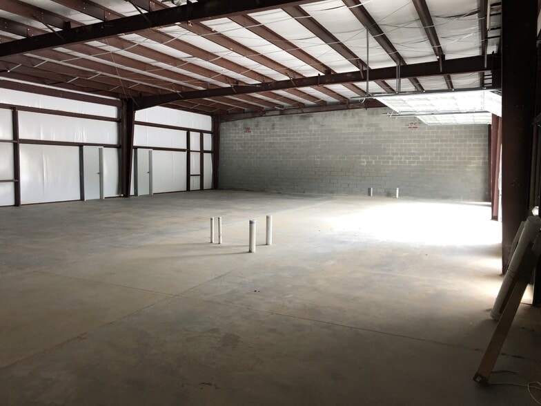 250 Grogan Dr, Dawsonville, GA for sale - Interior Photo - Image 2 of 15