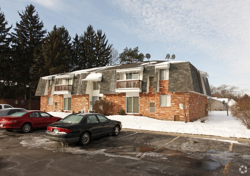 240 Park St, Pinckney, MI à vendre - Photo du bâtiment - Image 2 de 14