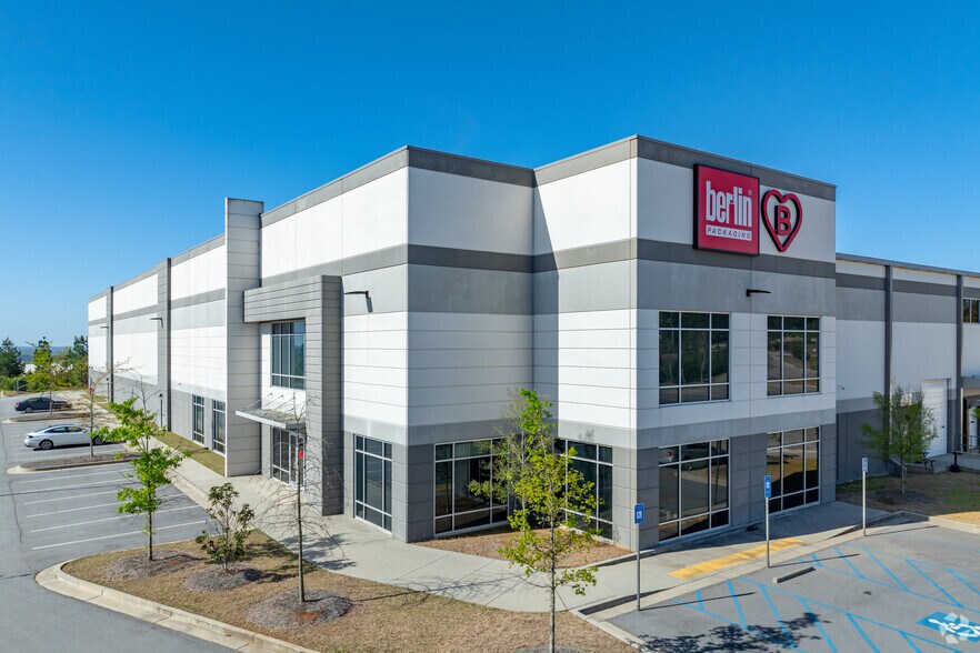 725 Factory Shoals Rd, Lithia Springs, GA à louer - Photo du bâtiment - Image 2 de 8