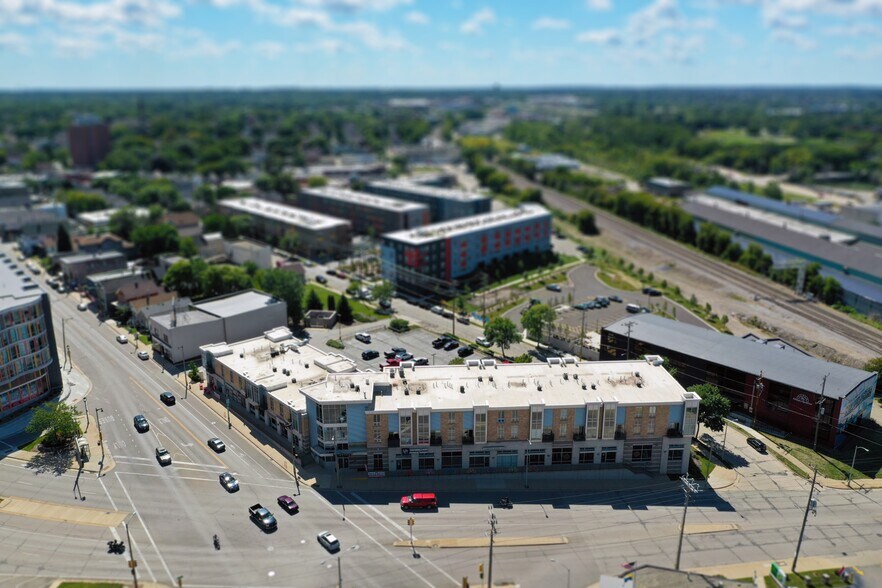 2121 S Kinnickinnic Ave, Milwaukee, WI à louer - Photo du bâtiment - Image 2 de 4