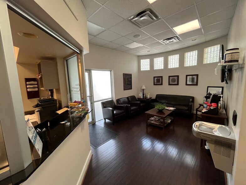 608 S Tampania Ave, Tampa, FL à louer - Photo intérieure - Image 3 de 9