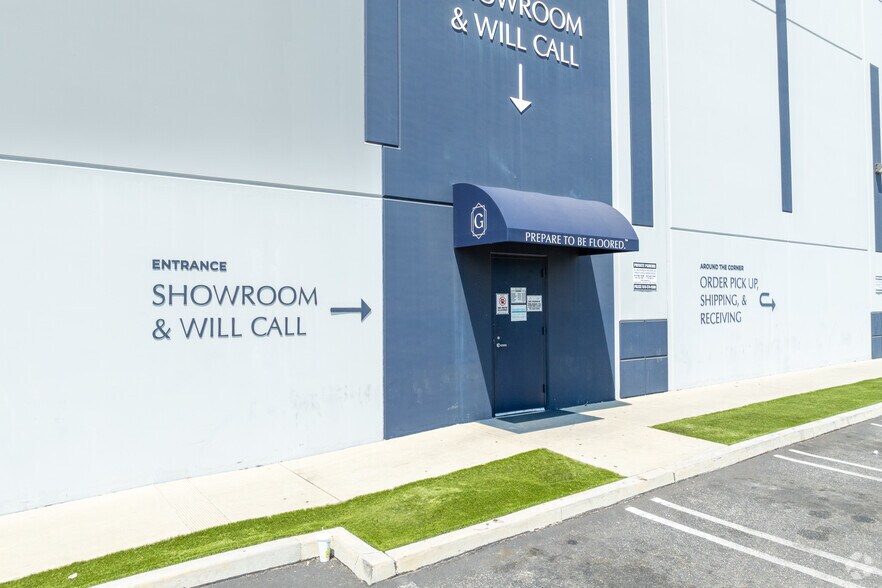 7751 Hayvenhurst Ave, Van Nuys, CA à vendre - Photo du bâtiment - Image 3 de 5