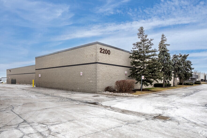2200 Drew Rd, Mississauga, ON à louer - Photo du bâtiment - Image 2 de 4