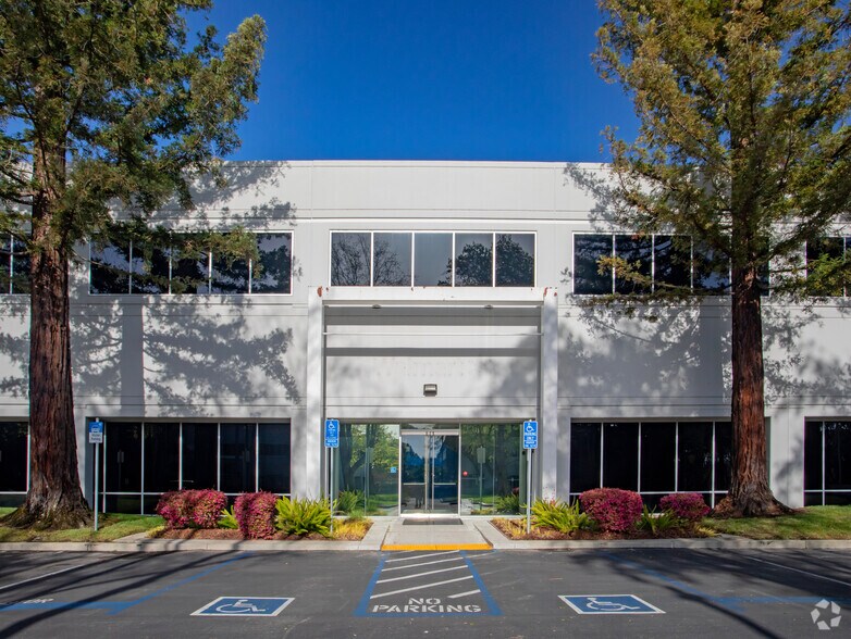 400 W California Ave, Sunnyvale, CA à louer - Photo du bâtiment - Image 3 de 14