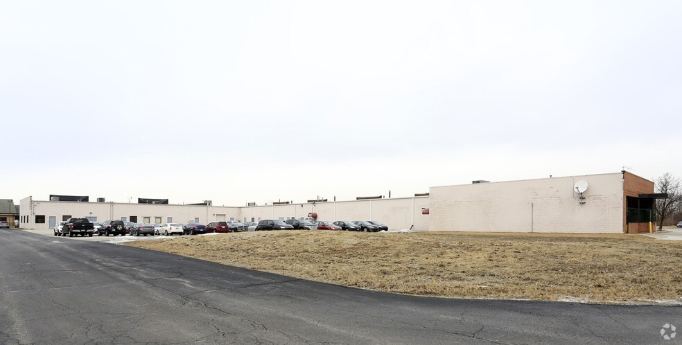 251-397 W 84th Dr, Merrillville, IN for lease - Building Photo - Image 3 of 15