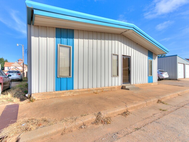 219 N 6th St, Kingfisher, OK à vendre - Photo du bâtiment - Image 3 de 58