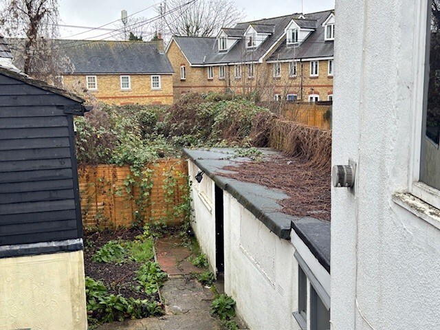 27 Amwell End, Ware à louer - Photo du bâtiment - Image 2 de 3