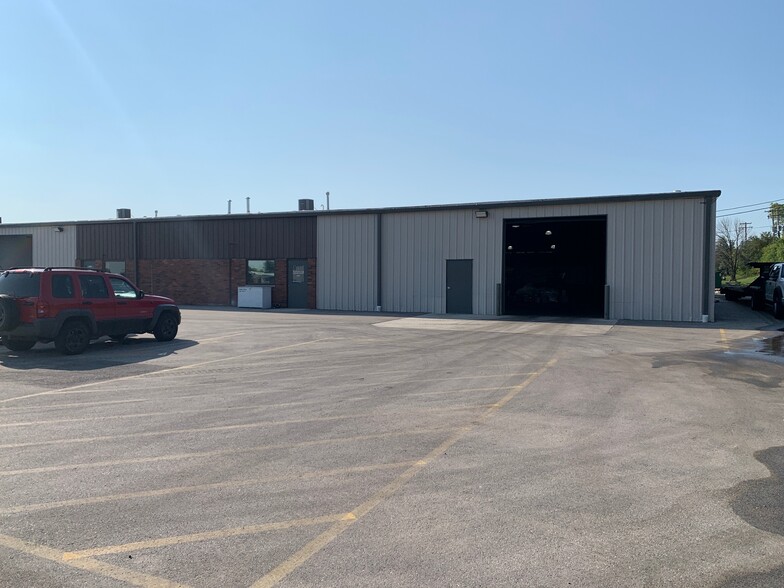 2465 S 170th St, New Berlin, WI for lease - Building Photo - Image 3 of 5