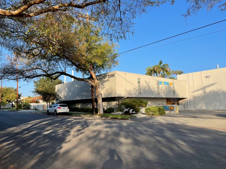 73-75 N Vinedo Ave, Pasadena, CA for lease - Building Photo - Image 1 of 5