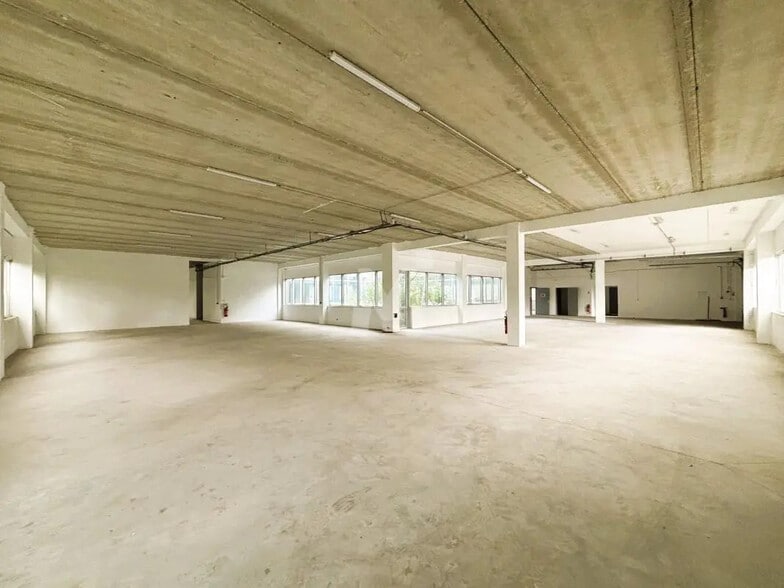 Office in Les Ulis for lease - Interior Photo - Image 3 of 11