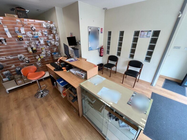 Retail in Noisy-le-Sec for lease - Interior Photo - Image 3 of 9