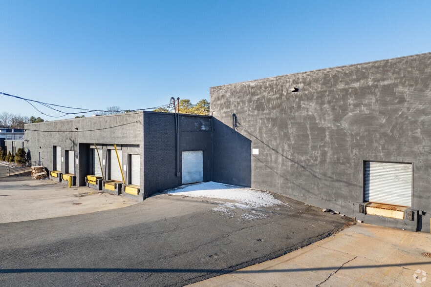110 Emjay Blvd, Brentwood, NY for lease - Building Photo - Image 2 of 14