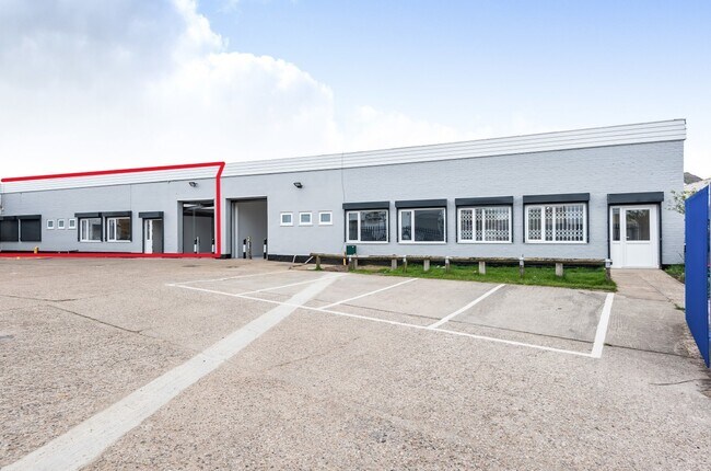 Plus de détails pour Dedworth Rd, Windsor - Industriel à louer