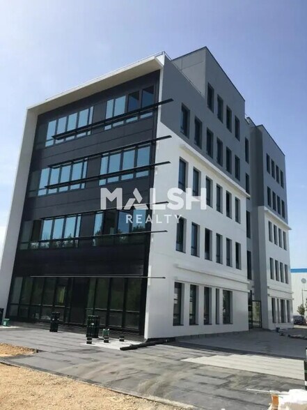 Bureau dans Saint-Priest à louer - Photo du bâtiment - Image 3 de 10