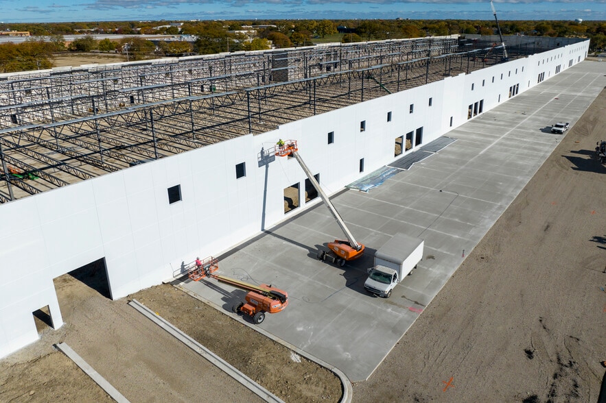 555 Howard Ave, Des Plaines, IL for lease - Building Photo - Image 2 of 2