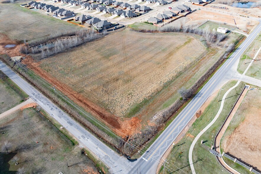 SW 59th & County Line Road, Mustang, OK à vendre - Photo du bâtiment - Image 2 de 9
