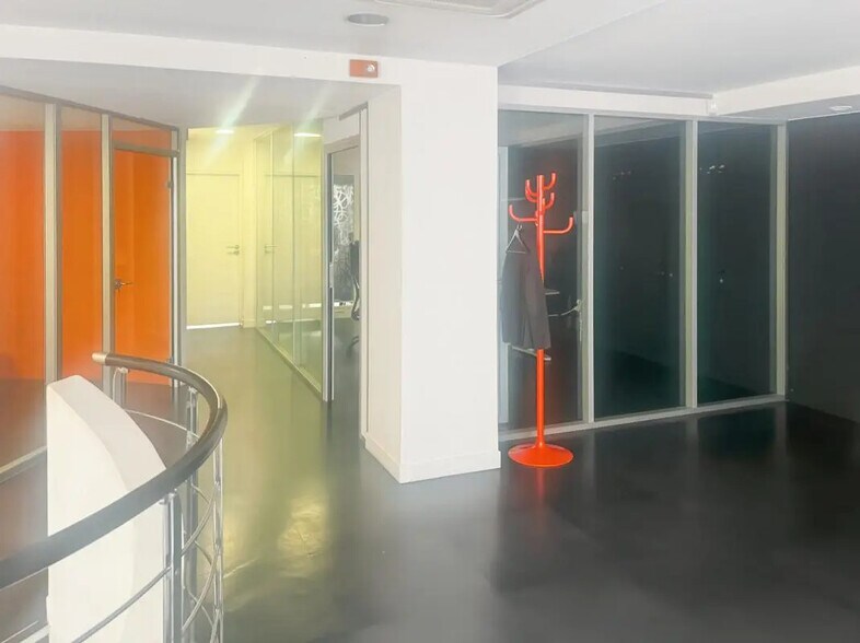 Bureau dans Levallois-Perret à vendre - Photo du bâtiment - Image 2 de 6