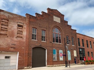 Plus de détails pour 975 Jackson St, Dubuque, IA - Vente au détail à vendre