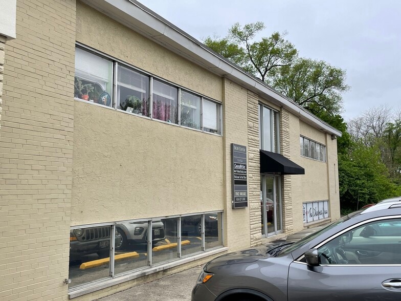 5625 N High St, Worthington, OH for lease - Building Photo - Image 3 of 10