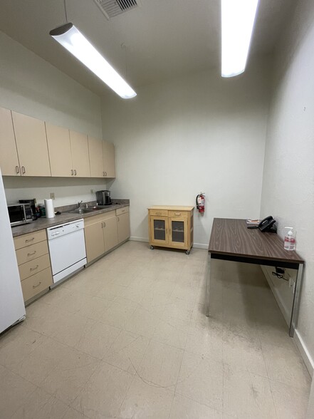 1136-1148 W Fremont St, Stockton, CA for sale - Interior Photo - Image 2 of 11