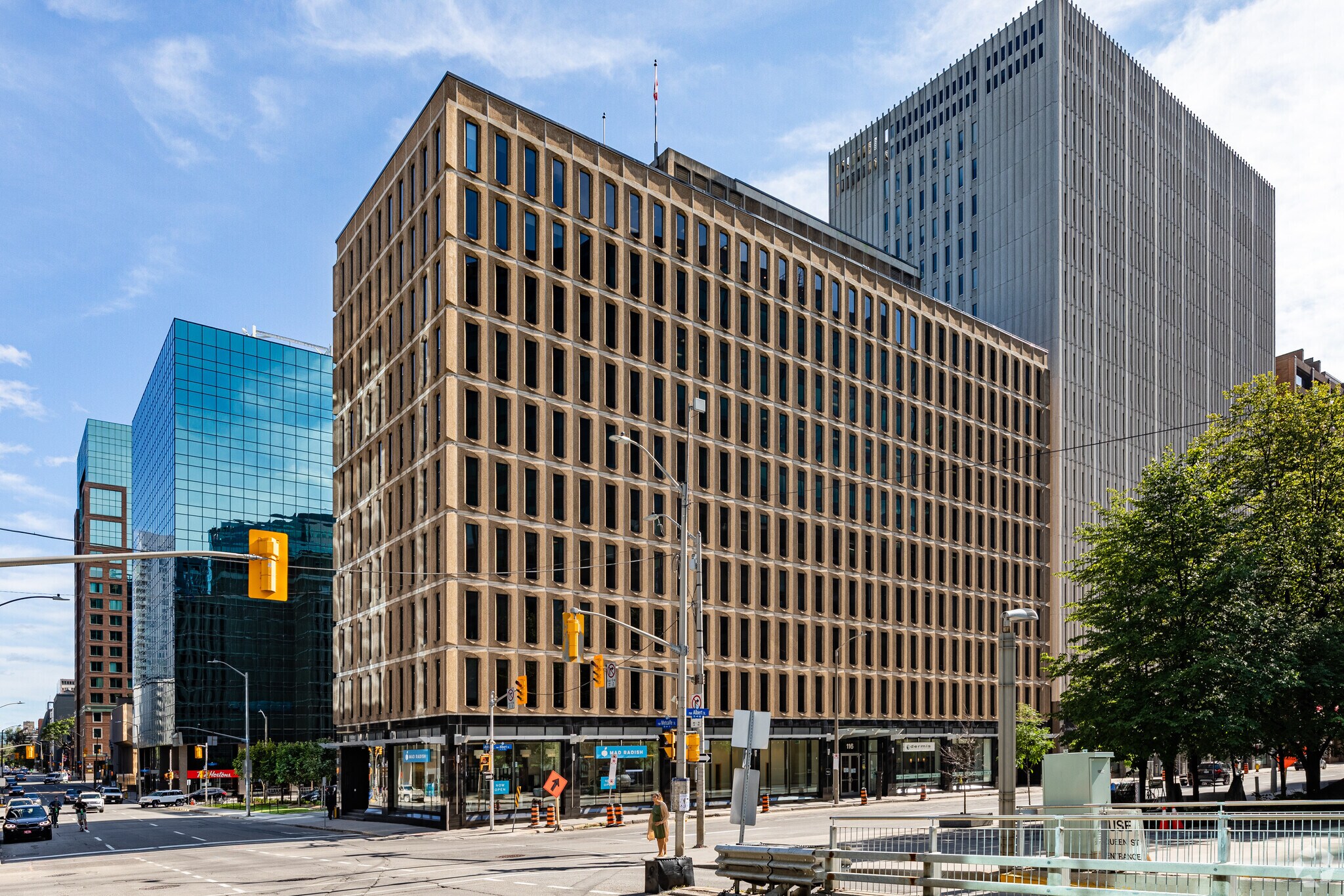 116 Albert St, Ottawa, ON à louer Photo du bâtiment- Image 1 de 3