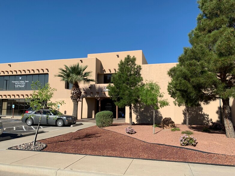 10420 Vista Del Sol Dr, El Paso, TX à louer - Photo du bâtiment - Image 2 de 30