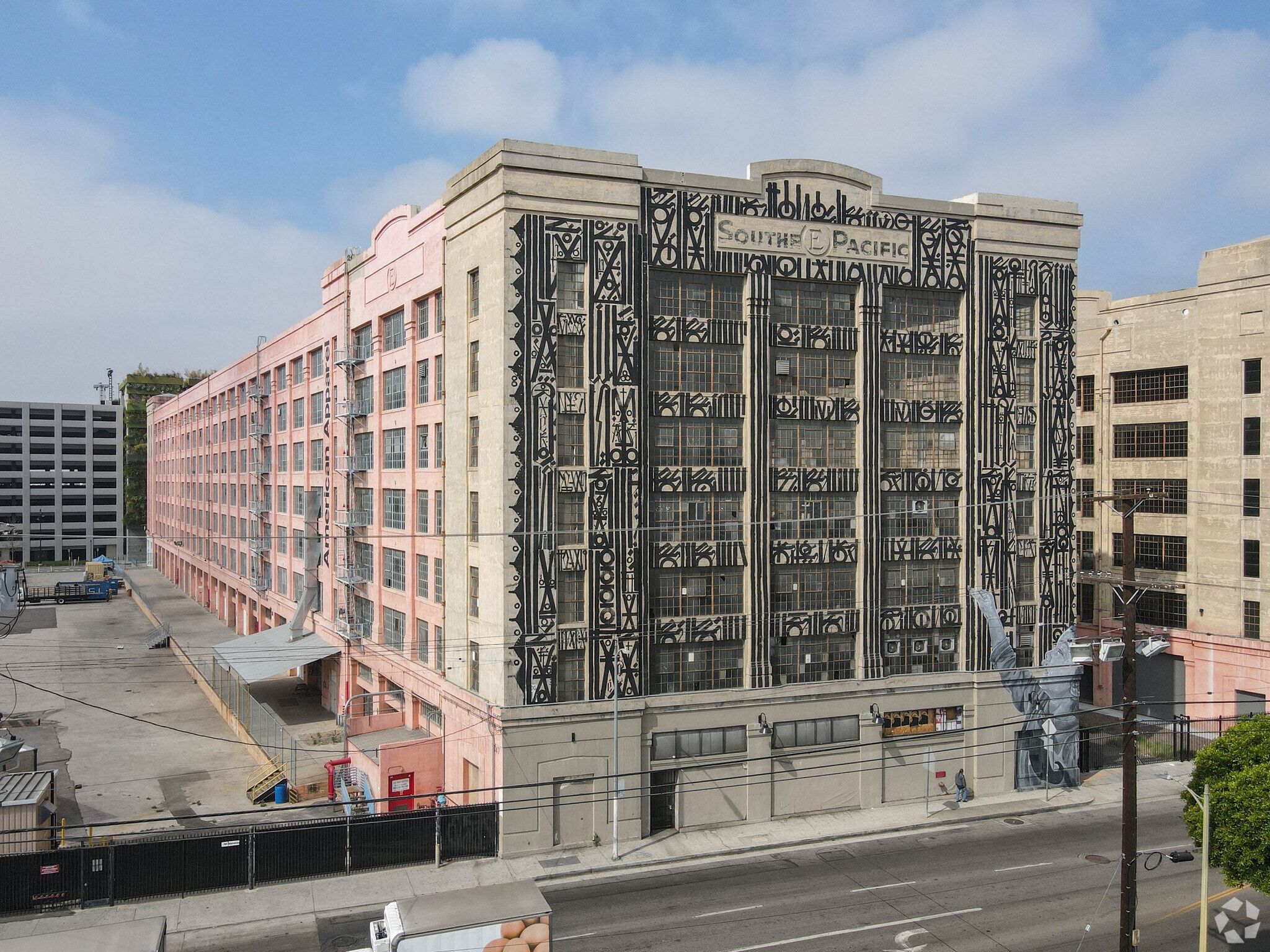 777 S Alameda St, Los Angeles, CA for lease Building Photo- Image 1 of 32