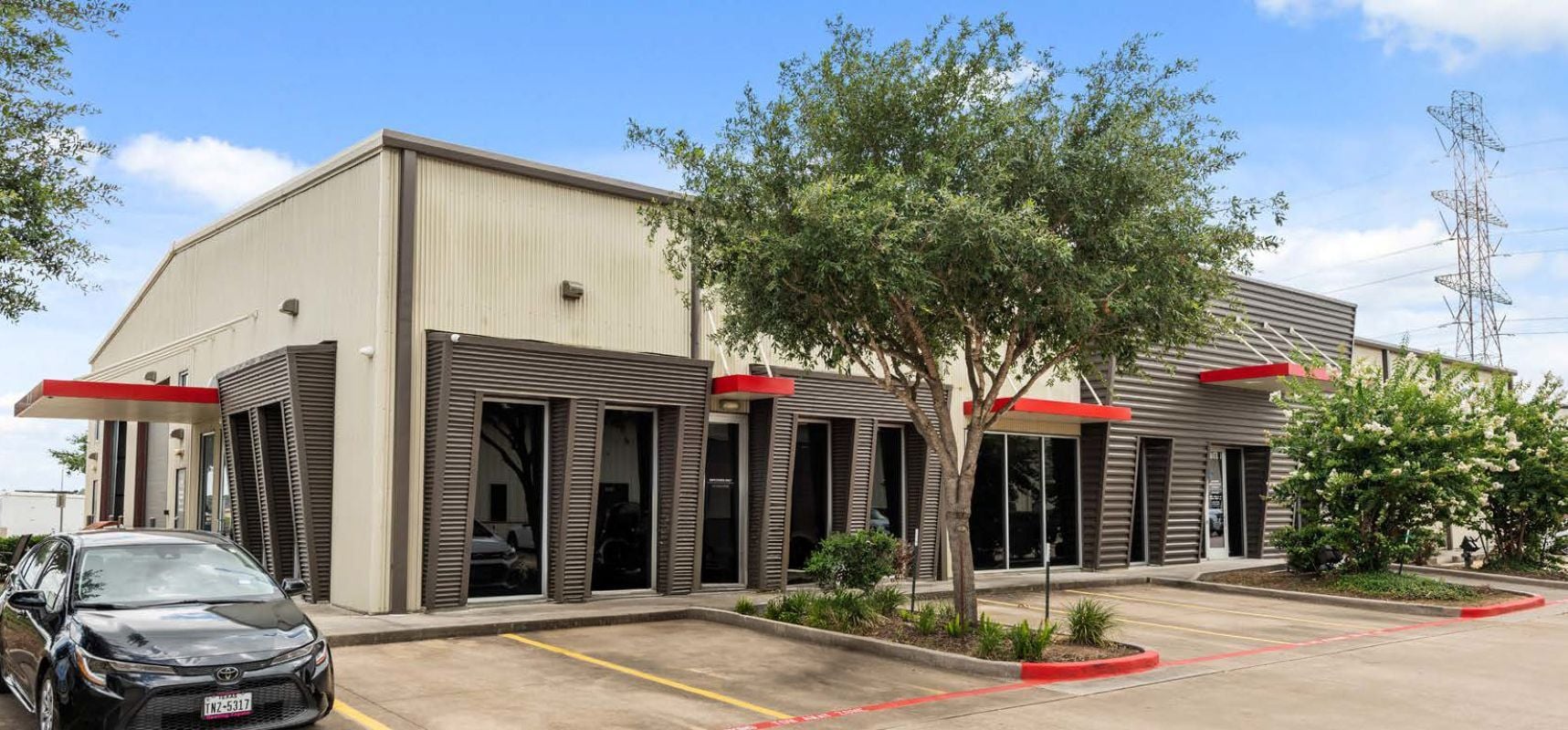 701 S Persimmon St, Tomball, TX for lease Building Photo- Image 1 of 3