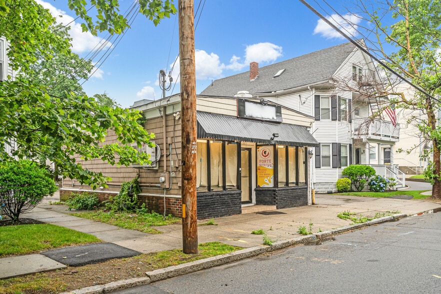 228 Oakland Ave, Providence, RI à louer - Photo du bâtiment - Image 3 de 16