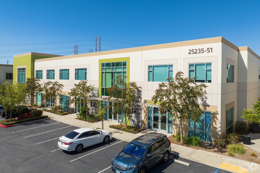 25235-25251 Avenue Tibbitts, Valencia, CA à vendre - Photo principale - Image 2 de 5