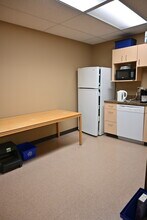 4315 55 Ave, Red Deer, AB à louer Photo intérieure- Image 1 de 13