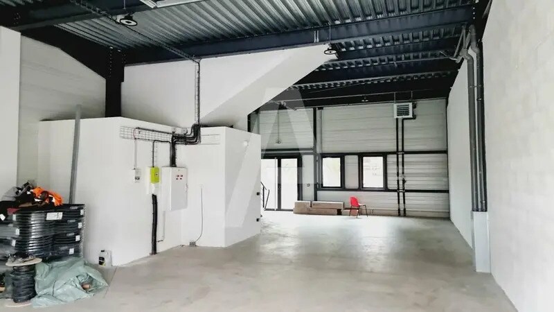 Flex in Fresnes for lease - Interior Photo - Image 3 of 6