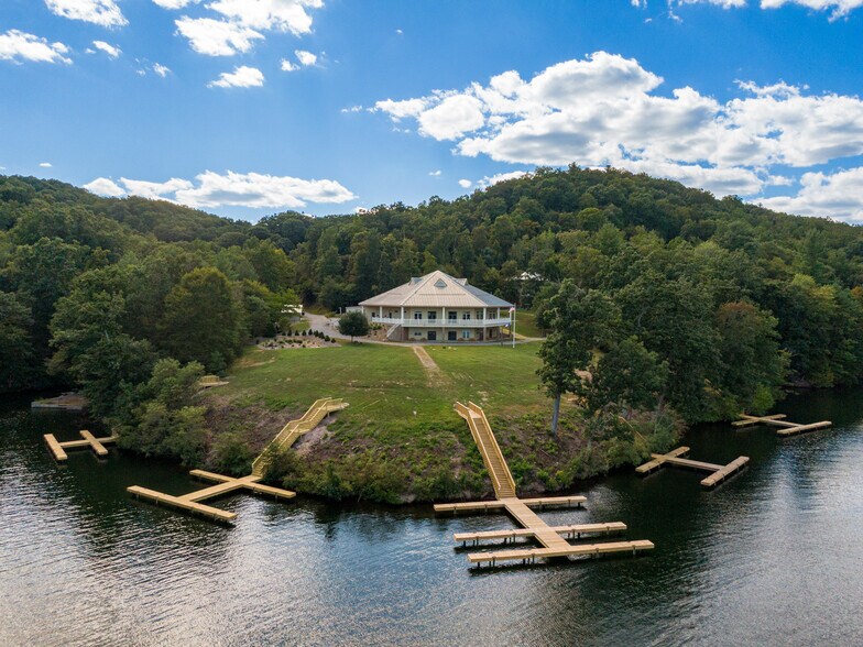 4100 Adventure Base Rd, Radford, VA à vendre - Photo du bâtiment - Image 2 de 62