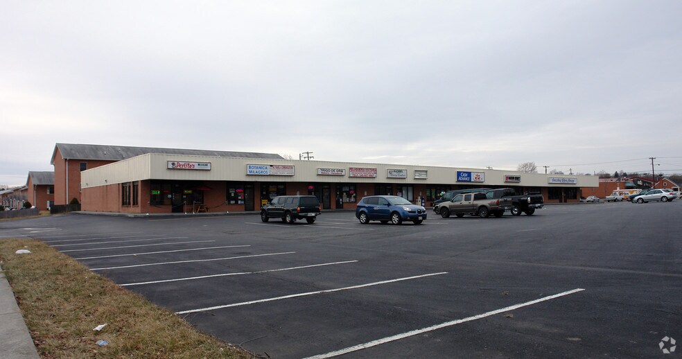 2206-2224 Wilson Blvd, Winchester, VA for lease - Building Photo - Image 2 of 9