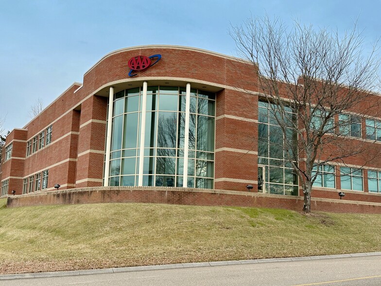 110 Capital Dr, Knoxville, TN à louer - Photo du bâtiment - Image 3 de 18