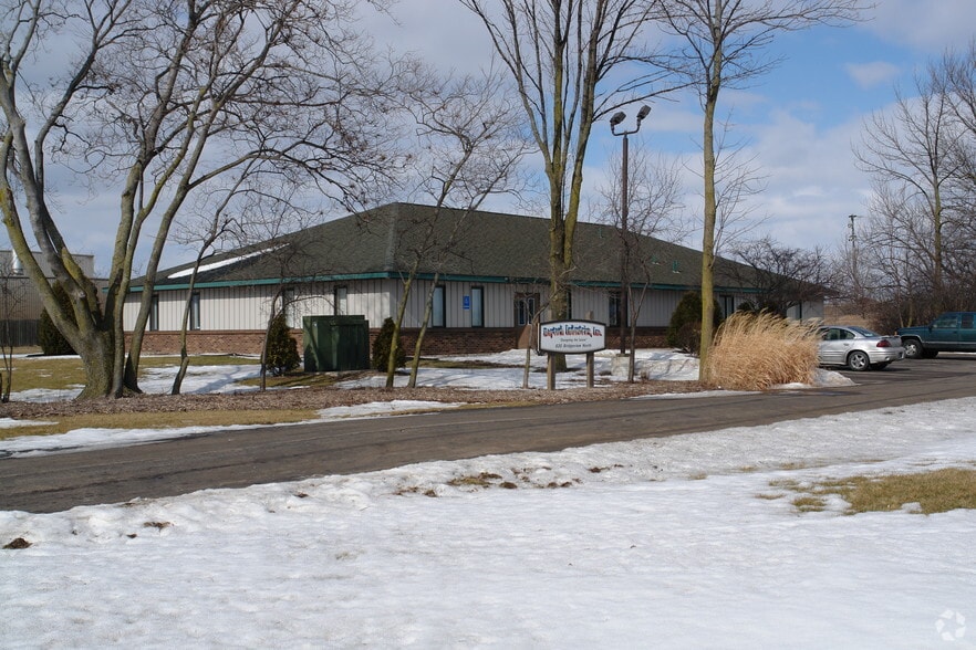 820 Bridgeview N, Saginaw, MI for sale - Building Photo - Image 2 of 17