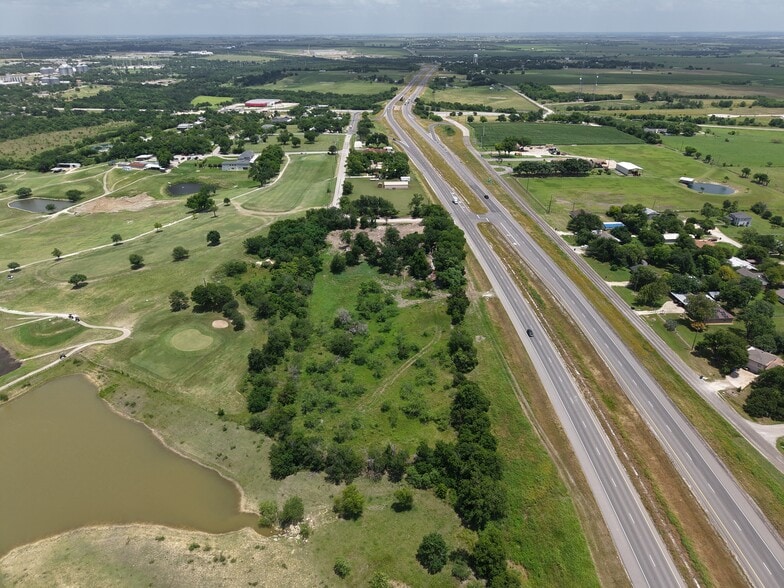 600 Potomac St, Taylor, TX for sale - Building Photo - Image 3 of 8