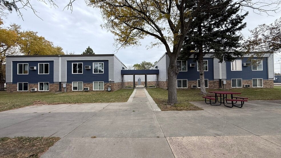 1940-1990 Wisconsin SW, Huron, SD for sale - Building Photo - Image 1 of 10