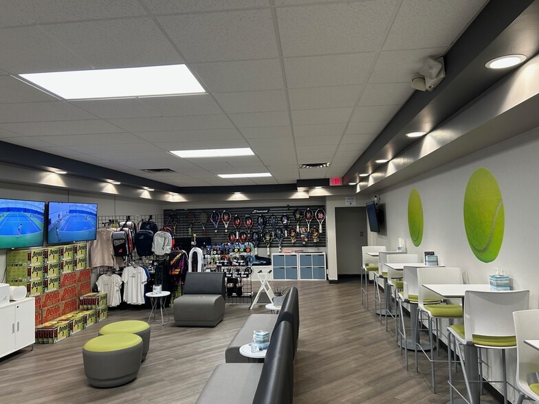 5400 W Central Ave, Toledo, OH for lease - Building Photo - Image 2 of 8