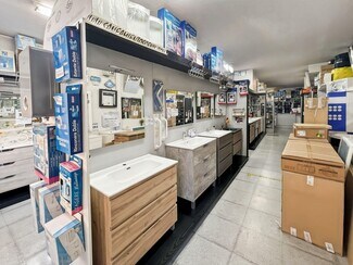 Plus de détails pour Multi-résidentiel à vendre