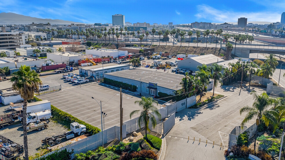 1900 S Lewis St, Anaheim, CA for lease - Building Photo - Image 2 of 4