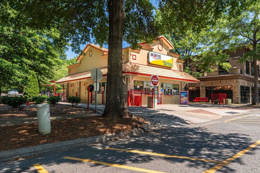 17029 Kenton Dr, Cornelius, NC for sale - Building Photo - Image 2 of 10