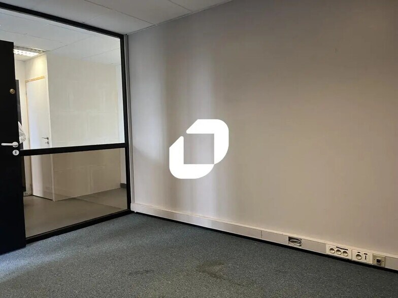 2 Rue Du Luyot, Seclin for lease - Interior Photo - Image 3 of 11