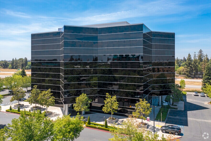 45 E River Park Pl W, Fresno, CA à louer - Photo du bâtiment - Image 2 de 5