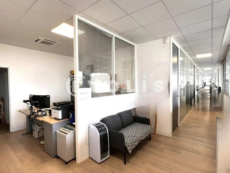 Office in Pessac for lease - Interior Photo - Image 2 of 6