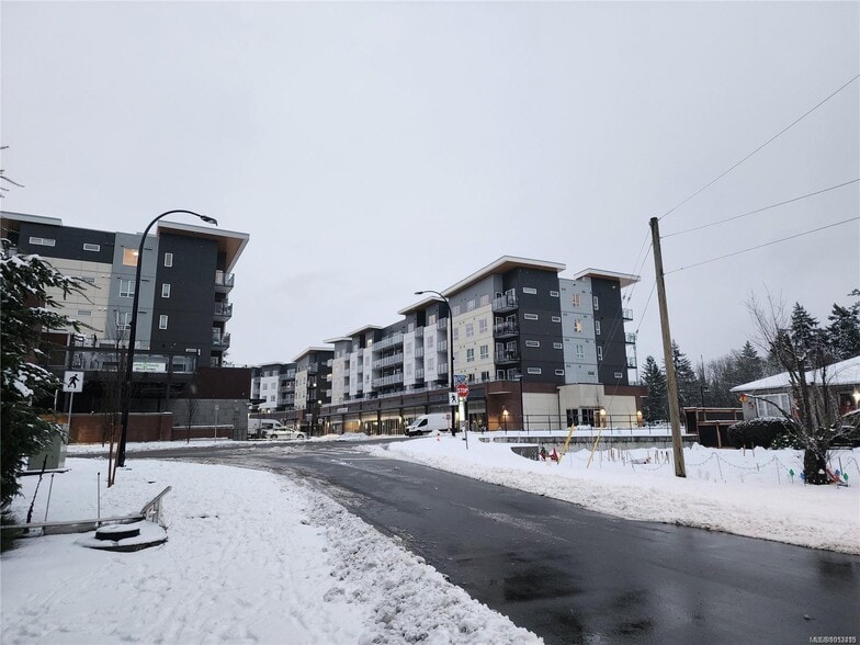 1919 Sooke Rd, Victoria, BC à vendre - Photo du bâtiment - Image 3 de 9