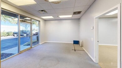 6600-6626 Kingspointe Pky, Orlando, FL for lease Interior Photo- Image 2 of 9