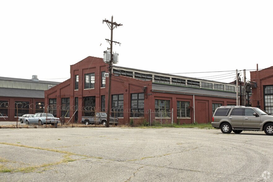 1809 COMMERCE Rd, LOUISVILLE, KY à vendre - Photo du bâtiment - Image 2 de 2