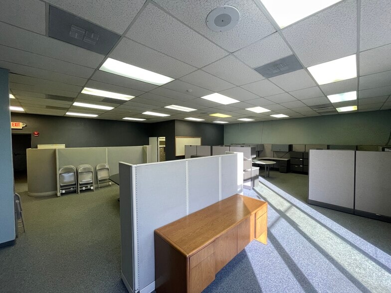 5703 Dudley Blvd, Mcclellan, CA for lease - Interior Photo - Image 2 of 6